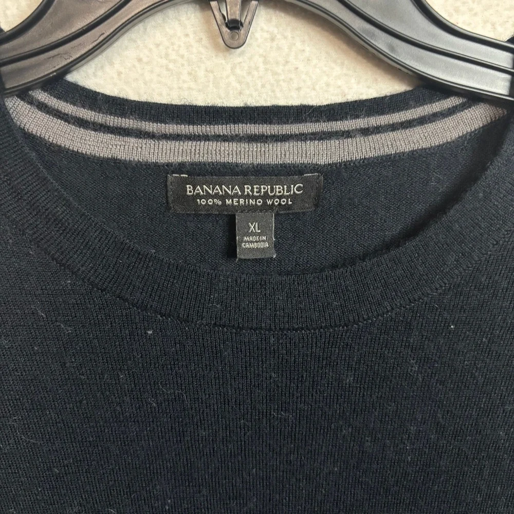 Banana Republic Mens XL Black 100% Merino Wool Crewneck Sweater Lightweight Knit